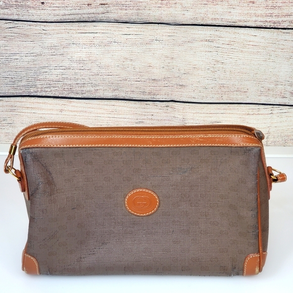 Gucci Handbags - Vintage Gucci bag READ
